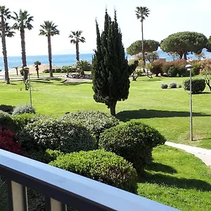https://la-londe-les-maures-apartment.aixenprovencehotels.org